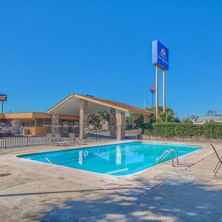 Americas Best Value Inn Uvalde Exterior foto