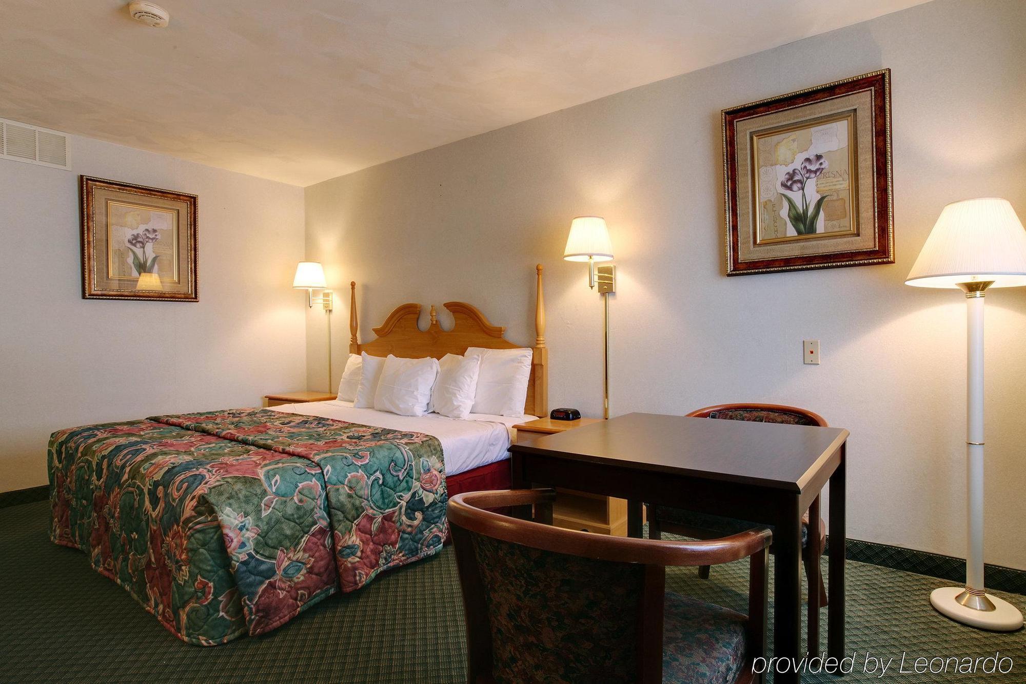 Americas Best Value Inn Uvalde Quarto foto