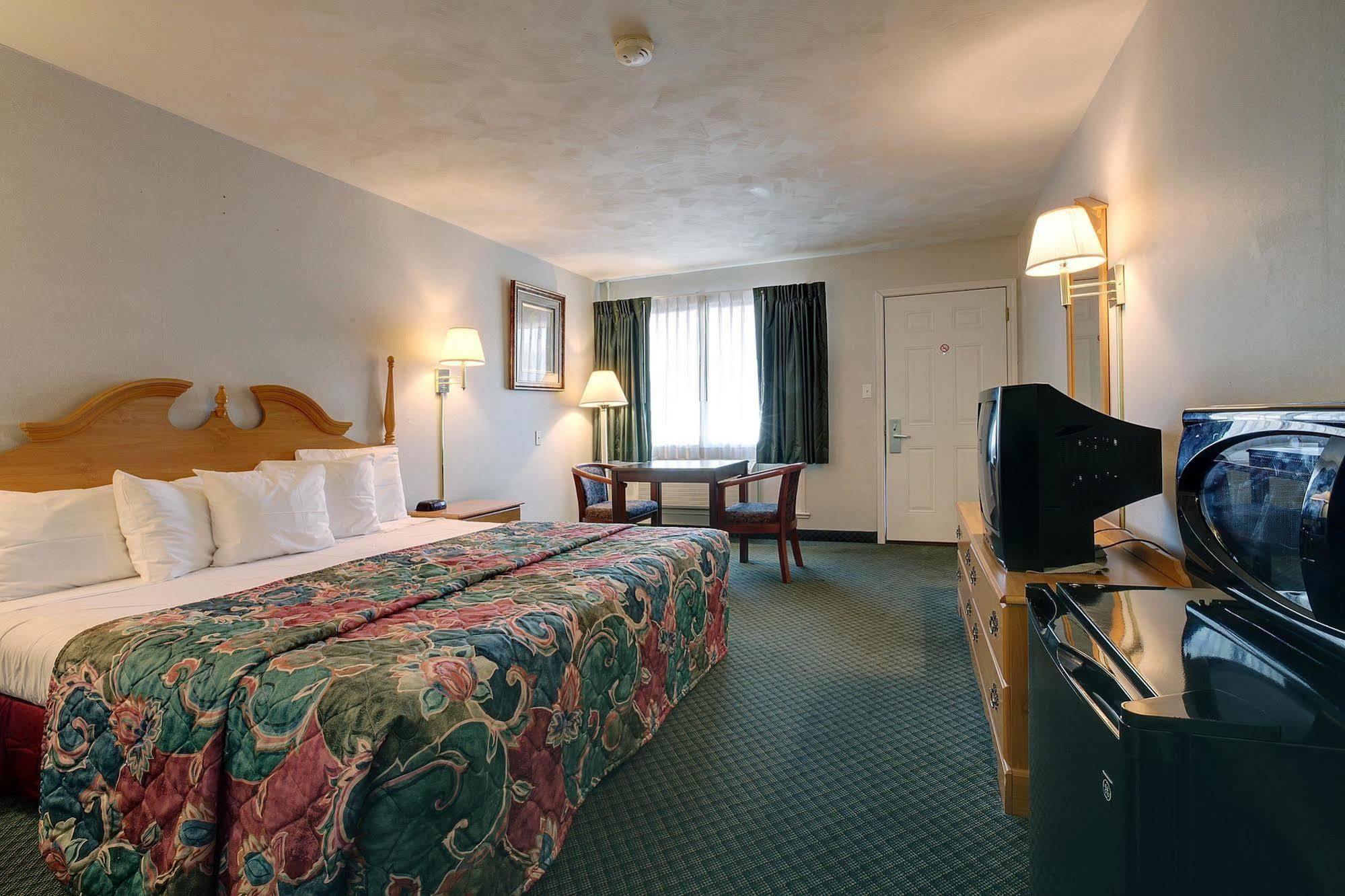 Americas Best Value Inn Uvalde Quarto foto