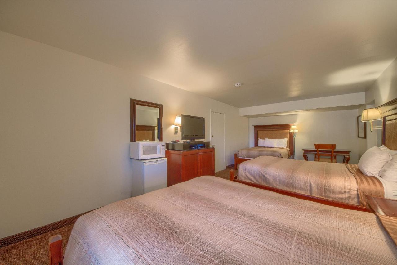 Americas Best Value Inn Uvalde Exterior foto