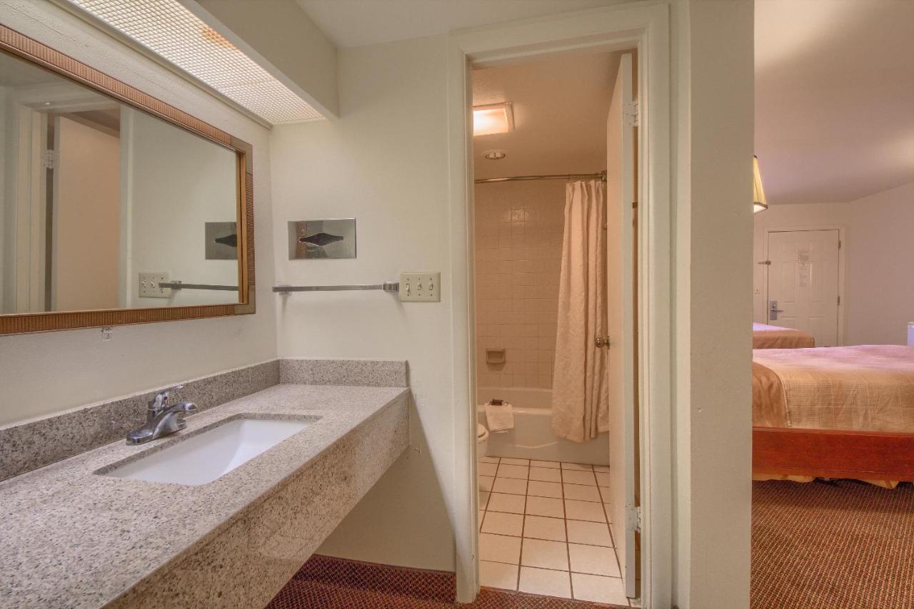 Americas Best Value Inn Uvalde Exterior foto
