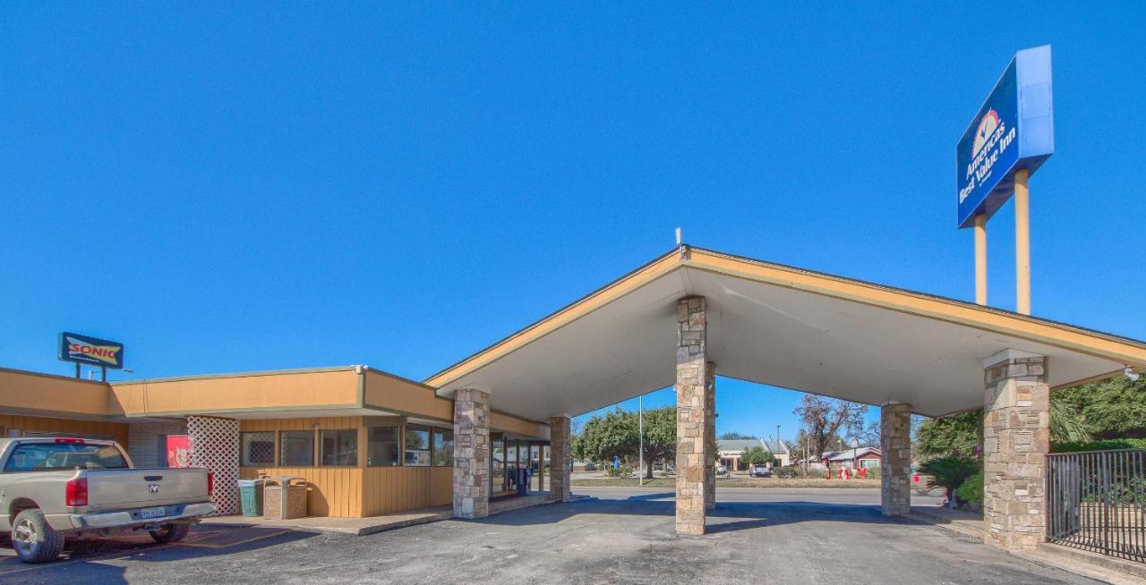 Americas Best Value Inn Uvalde Exterior foto